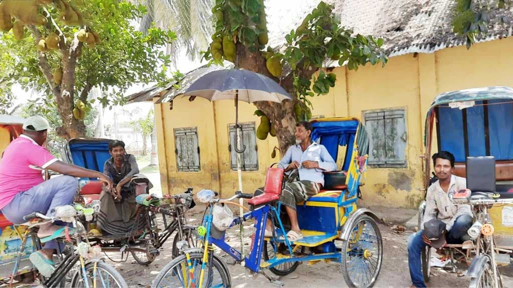 ‘প্যাটের জ্বালায় বারোইছি, কিন্তুক প্যাছিন্দার পাচ্ছিনে’