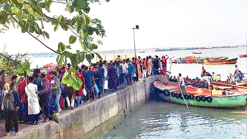 ঈদের ছুটি শেষে কর্মস্থলে ফিরছেন হাজারো মানুষ