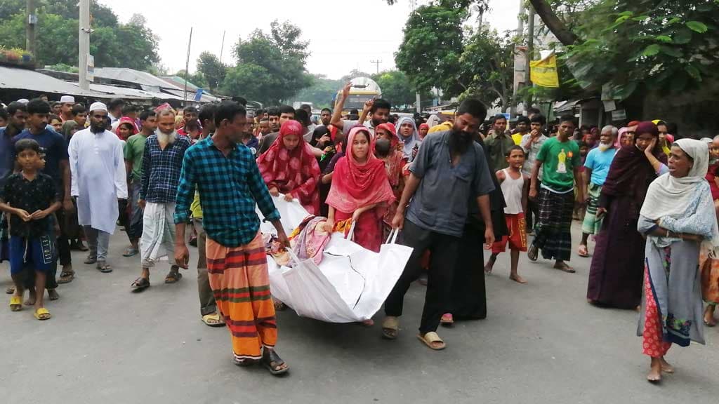 বগুড়ায় রোহান হত্যা: জড়িতদের আটকের দাবিতে লাশ নিয়ে বিক্ষোভ 