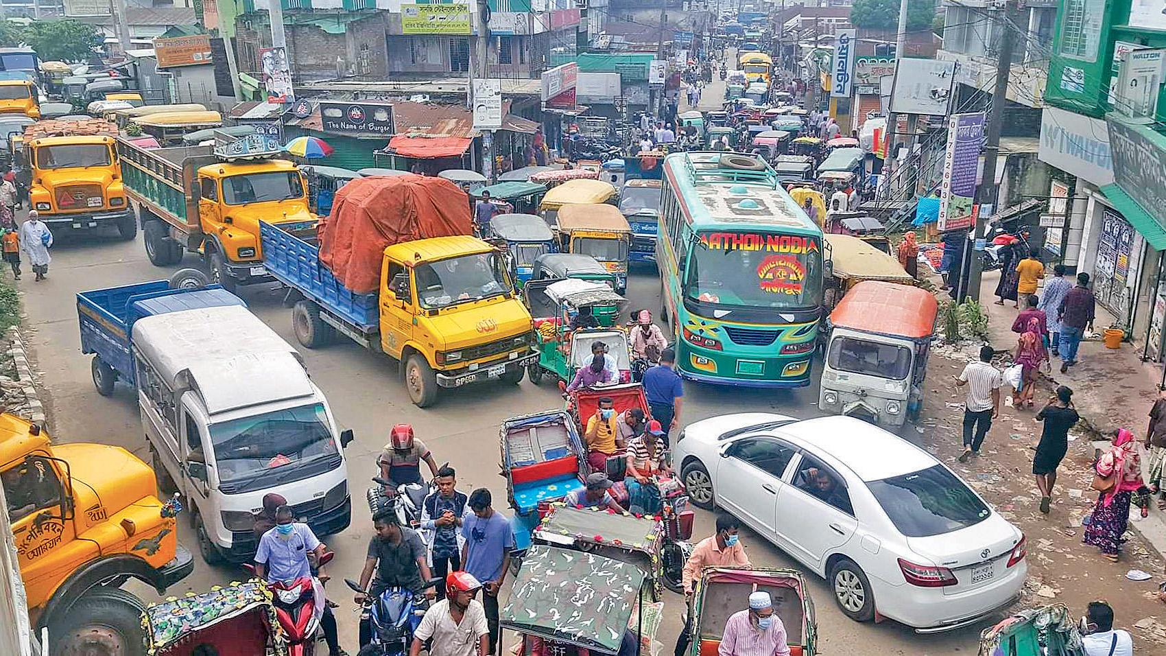 আন্ডারপাসে যানজটে দুর্ভোগ