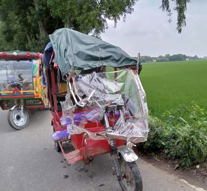 প্রাইভেট কার ও অটোরিকশা মুখোমুখি সংঘর্ষে চালক নিহত, আহত ২