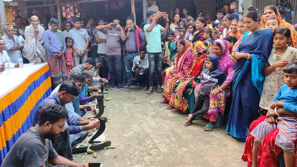 বঁটি দিয়ে সবজি কাটলেন পুরুষেরা, বিচারক নারীরা