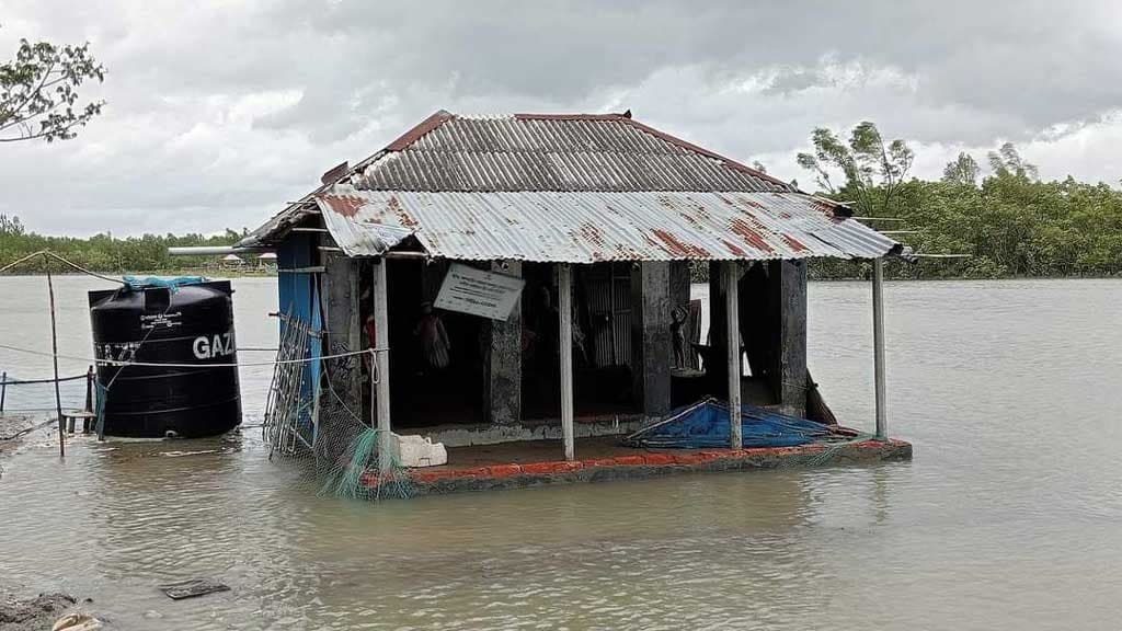 আতঙ্ক ছড়ালেও ঘূর্ণিঝড় রিমালে বড় ক্ষয়ক্ষতি হয়নি সাতক্ষীরা উপকূলে