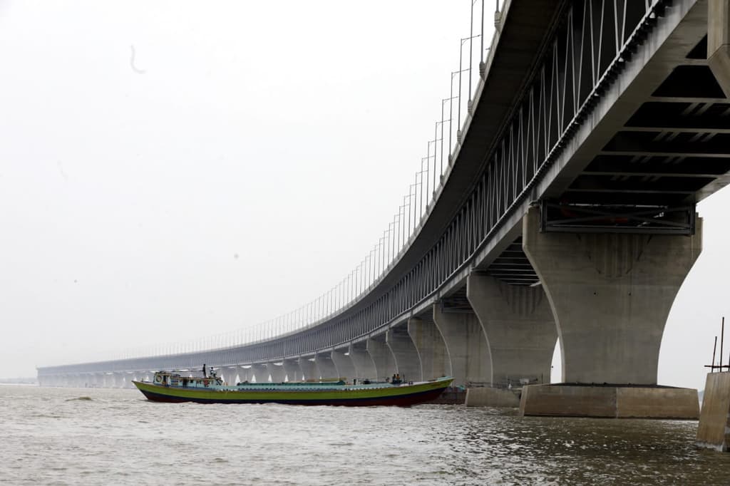 পদ্মা সেতুর চাপ পড়বে সড়কে