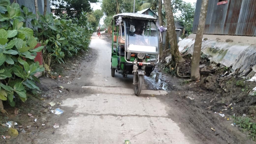 খেয়ালখুশির গতিরোধকে সড়কে সড়কে মরণফাঁদ