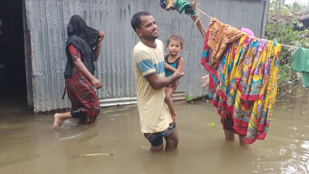 চিলমারীতে ঢলে নিম্নাঞ্চল প্লাবিত, সহায়তা তৎপরতা কম