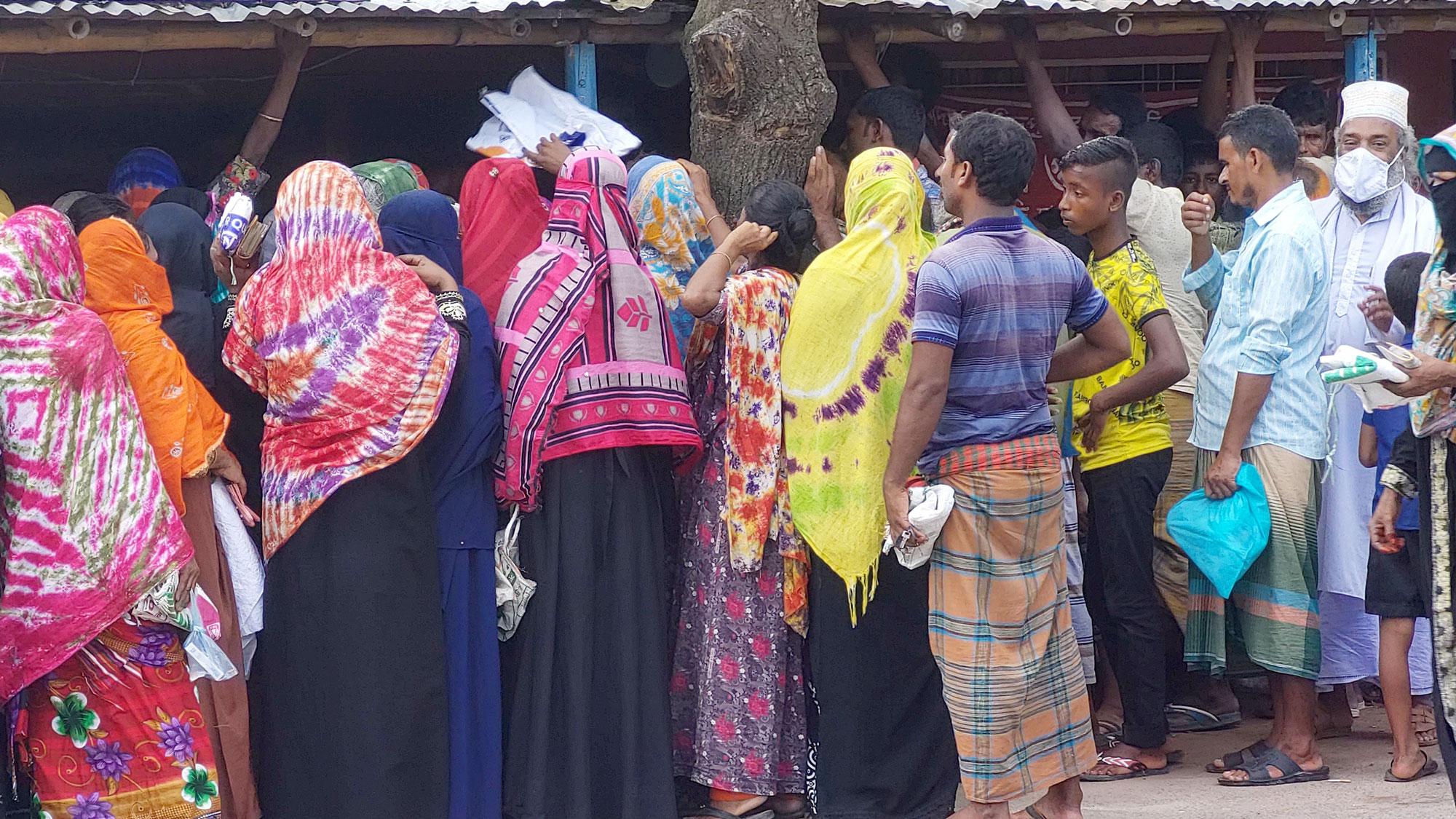 চালের দাম ঊর্ধ্বমুখী, ভিড় বেড়েছে খোলাবাজারে