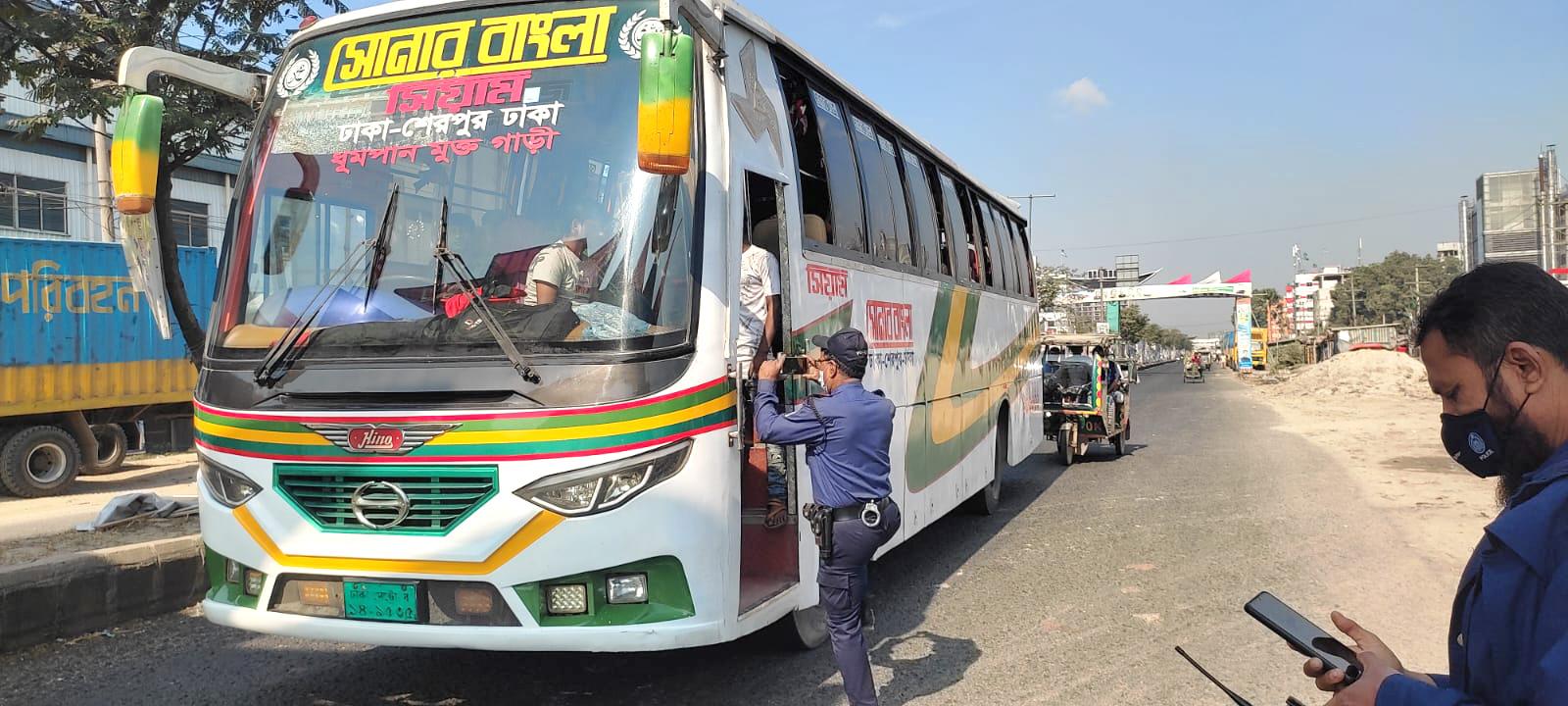 শেরপুর থেকে শ্রীপুর—তল্লাশি তিনবার, বাদ যাচ্ছে না মেসেঞ্জার-হোয়াটসঅ্যাপ