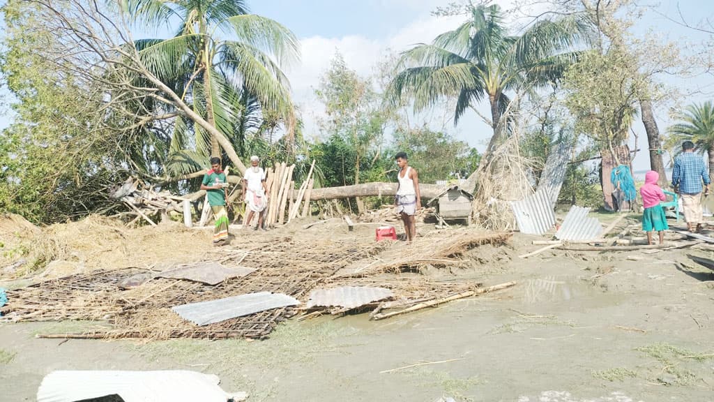 নিজেদের বাড়ি চিনতেই কষ্ট হয়েছে তাদের