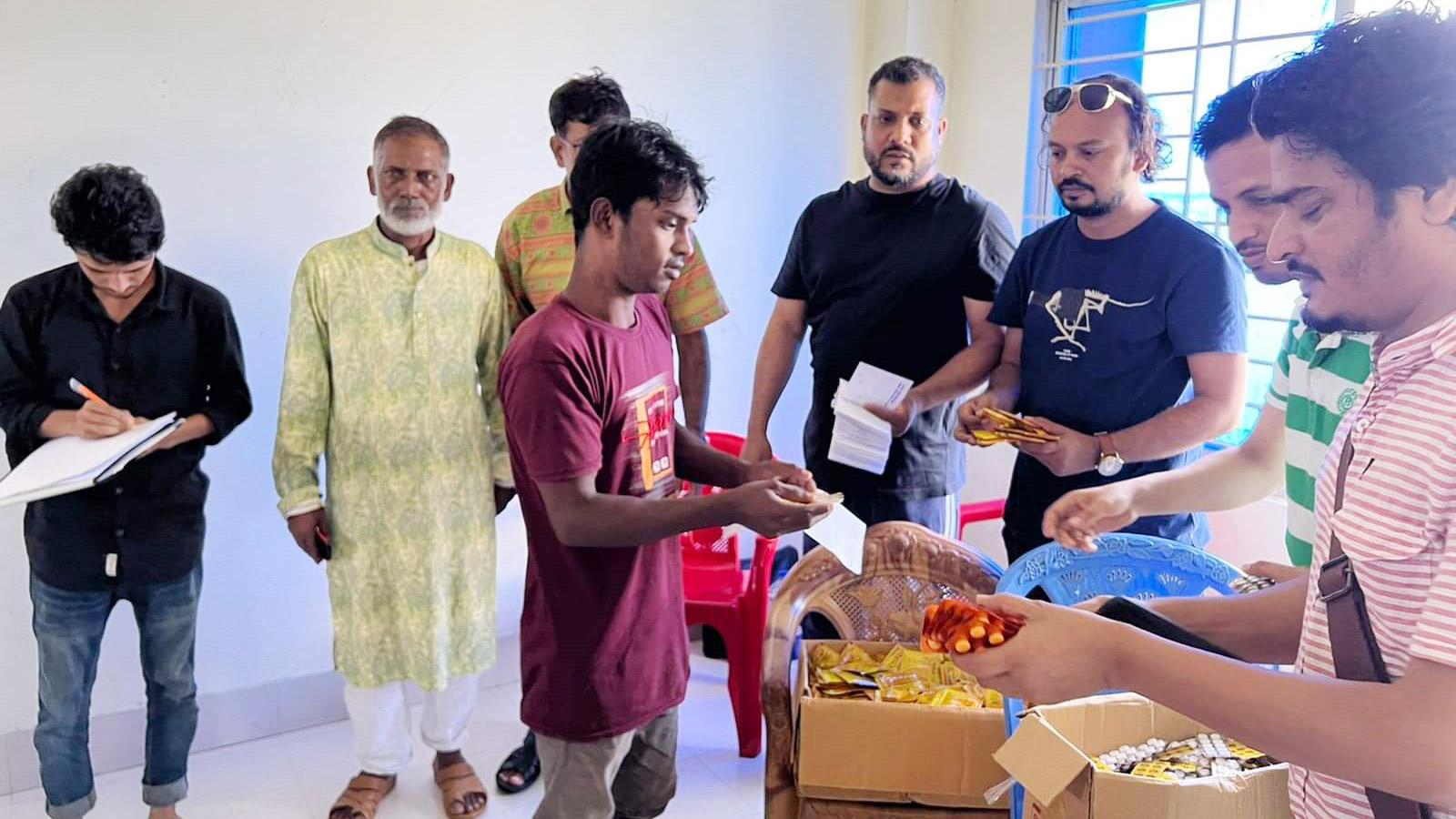 বন্যাদুর্গতদের পাশে লেখক-শিল্পীদের ‘সমন্বয়’