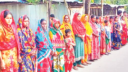 বখাটের দৃষ্টান্তমূলক শাস্তির   দাবিতে মানববন্ধন