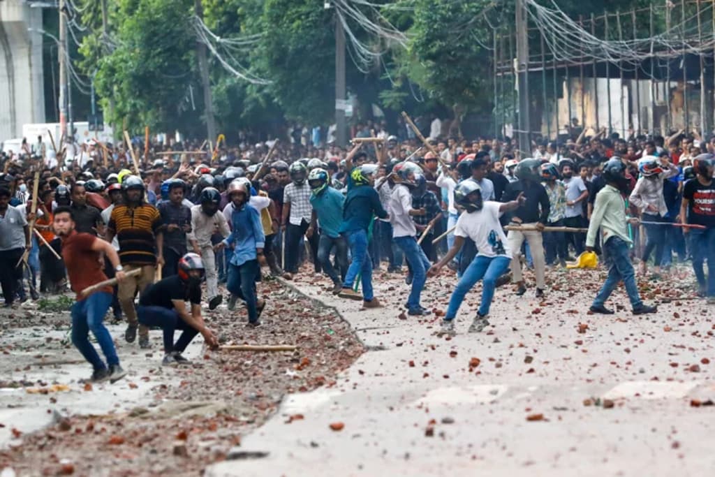 দেশের সব বিশ্ববিদ্যালয়ের শিক্ষা কার্যক্রম বন্ধ, হল ত্যাগের নির্দেশ