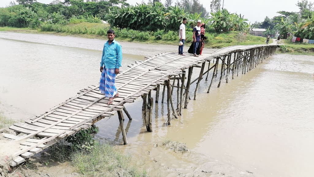 নোয়াখালী খালে পাকা সেতুর দাবি