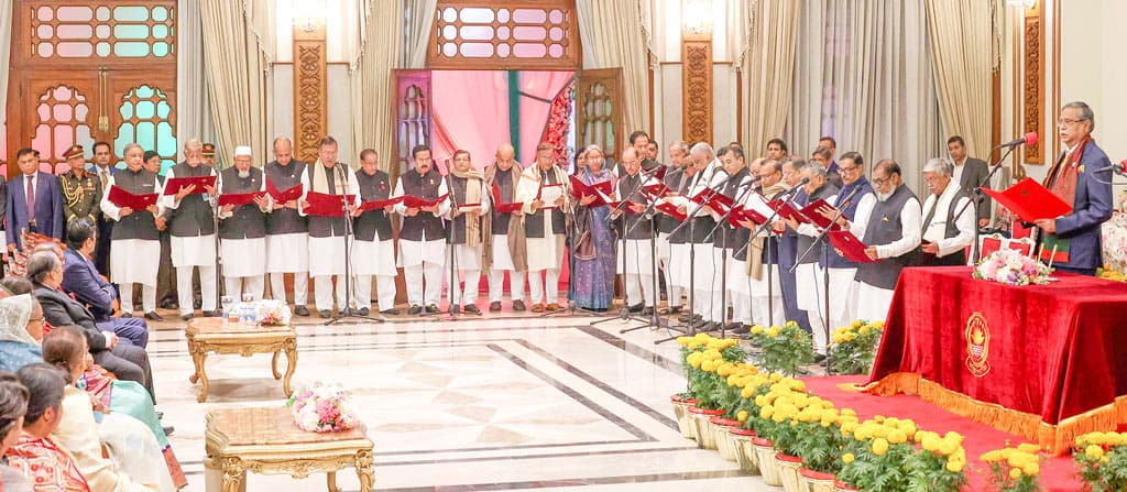 নতুন সরকার: প্রো-অ্যাকটিভ, রি-অ্যাকটিভ এবং বাচালতা