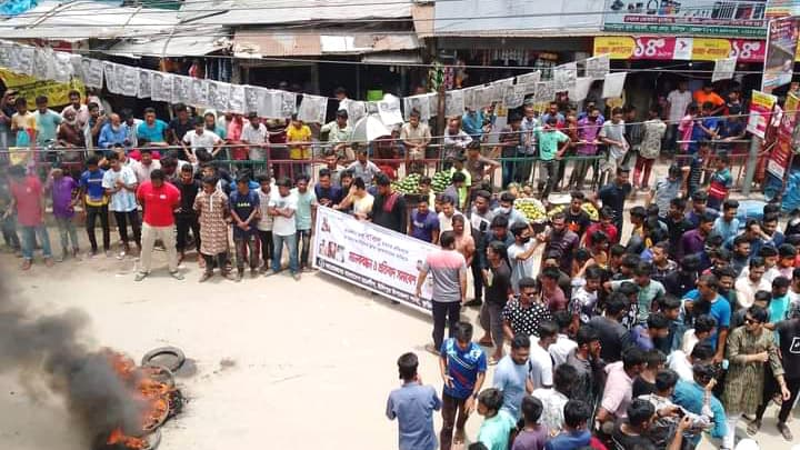 জড়িতদের গ্রেপ্তার দাবিতে বিক্ষোভ, সড়ক অবরোধ