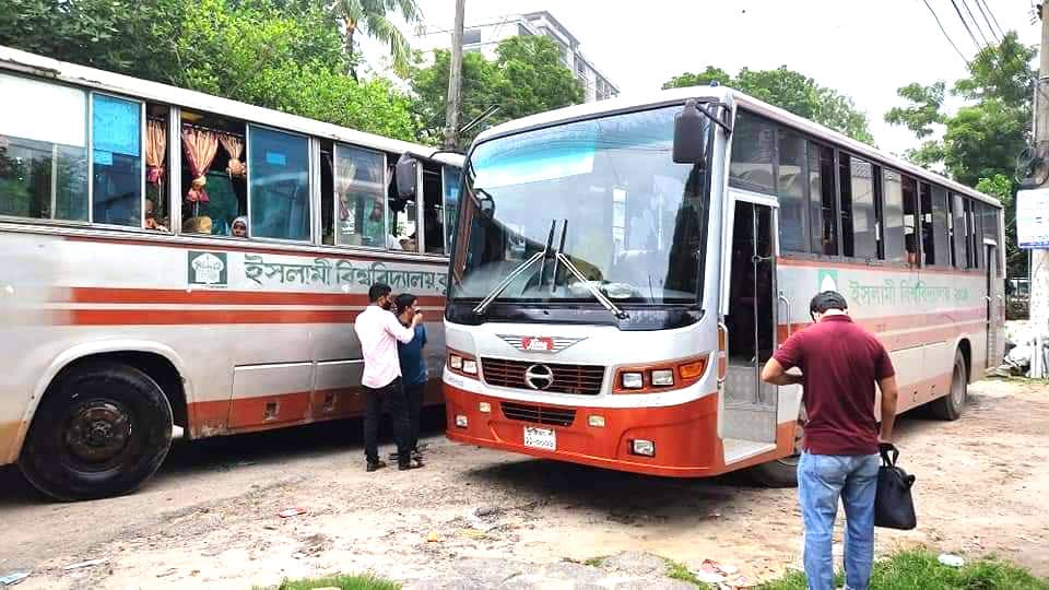 দ্বিতীয় দফায় শিক্ষার্থীদের নিয়ে ৬টি বাস ছাড়ল ইবি