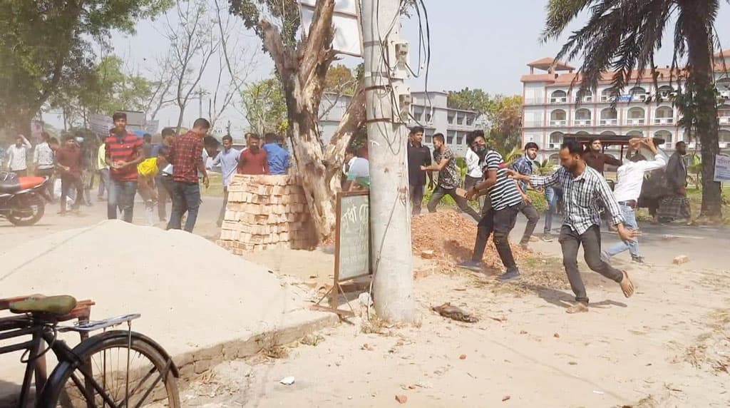 দুমকিতে আ.লীগ-বিএনপি সংঘর্ষ, পুলিশ ও সাংবাদিকসহ আহত ৩৫