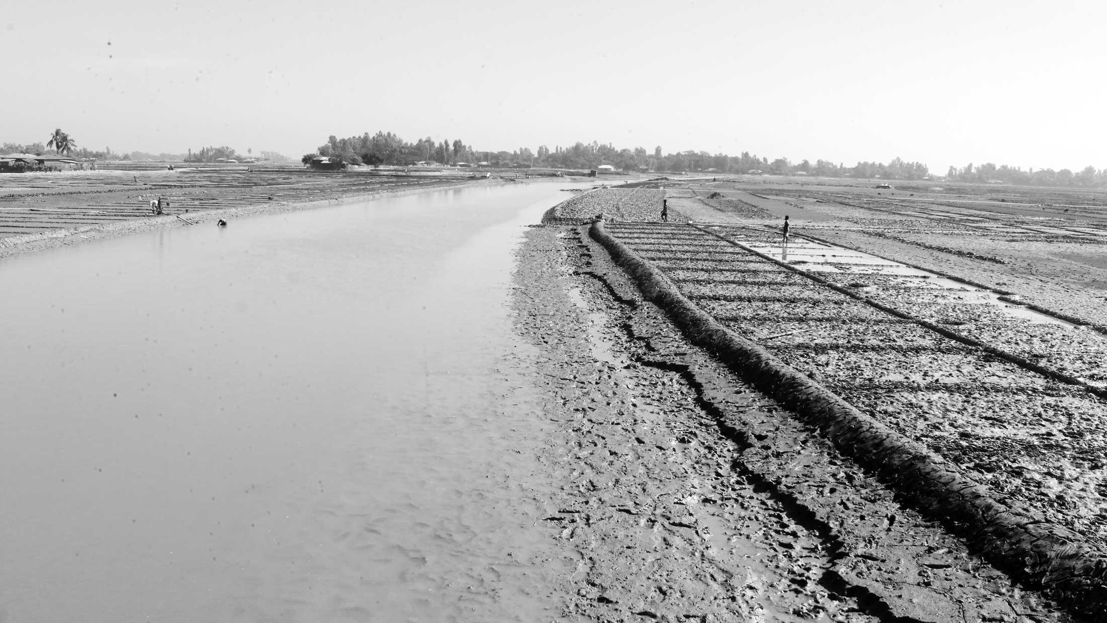 কুতুবদিয়ার বড় খালটি খননের দাবি এলাকাবাসীর