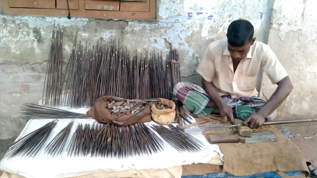 বর্ষার শুরুতেই টেঁটার কদর