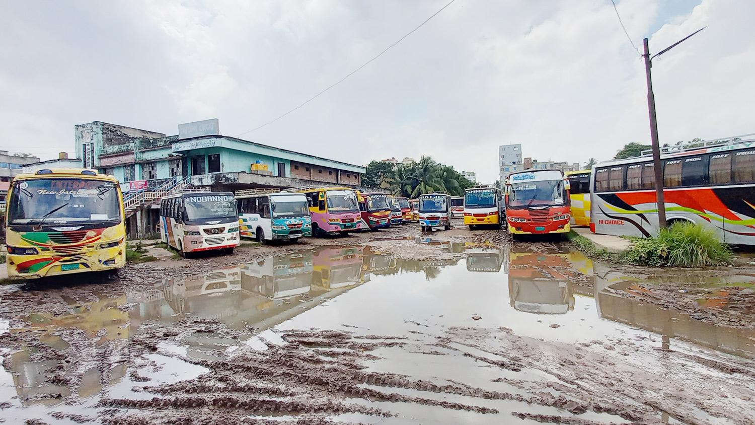 কেন্দ্রীয় বাস টার্মিনালের বেহাল দশা