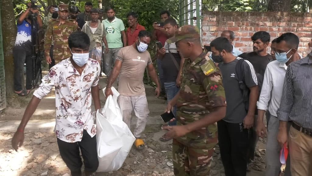 দাফনের ৪৪ দিন পর সাজ্জাদের লাশ উত্তোলন, মামলা তুলে নিতে হুমকি