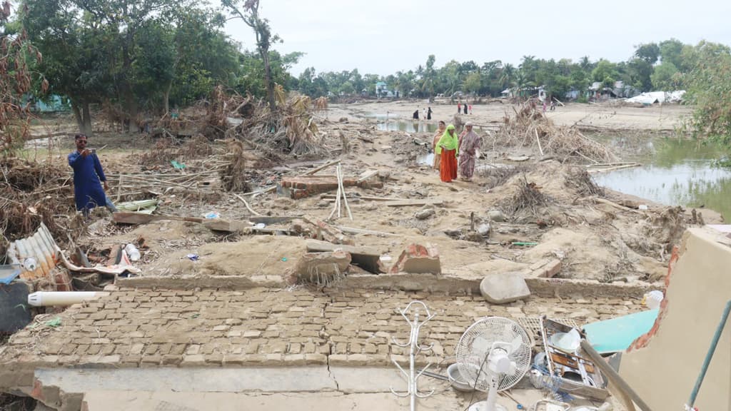 কুমিল্লায় বন্যায় ক্ষতিগ্রস্ত ৮২ হাজার ঘর, খোলা আকাশের নিচে অনেক পরিবার