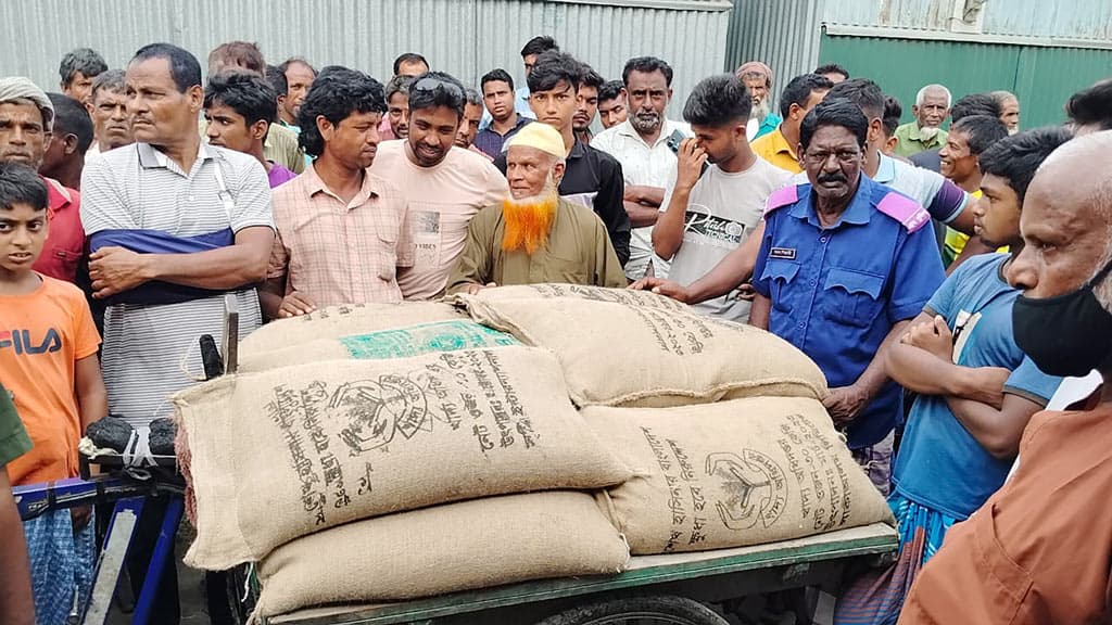 কুড়িগ্রামে বাজার থেকে দুস্থদের ২৭৯ বস্তা চাল জব্দ 