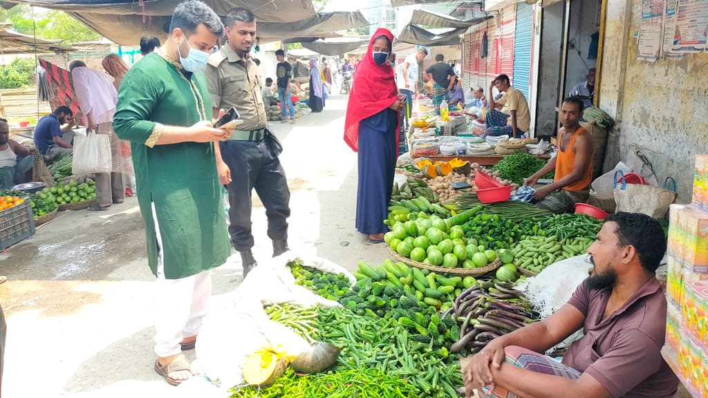 তাঁরা চলে গেলেই বাড়ে দা