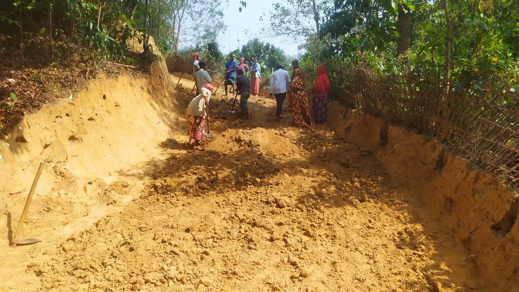 প্রশস্ত হচ্ছে গ্রামীণ রাস্তা