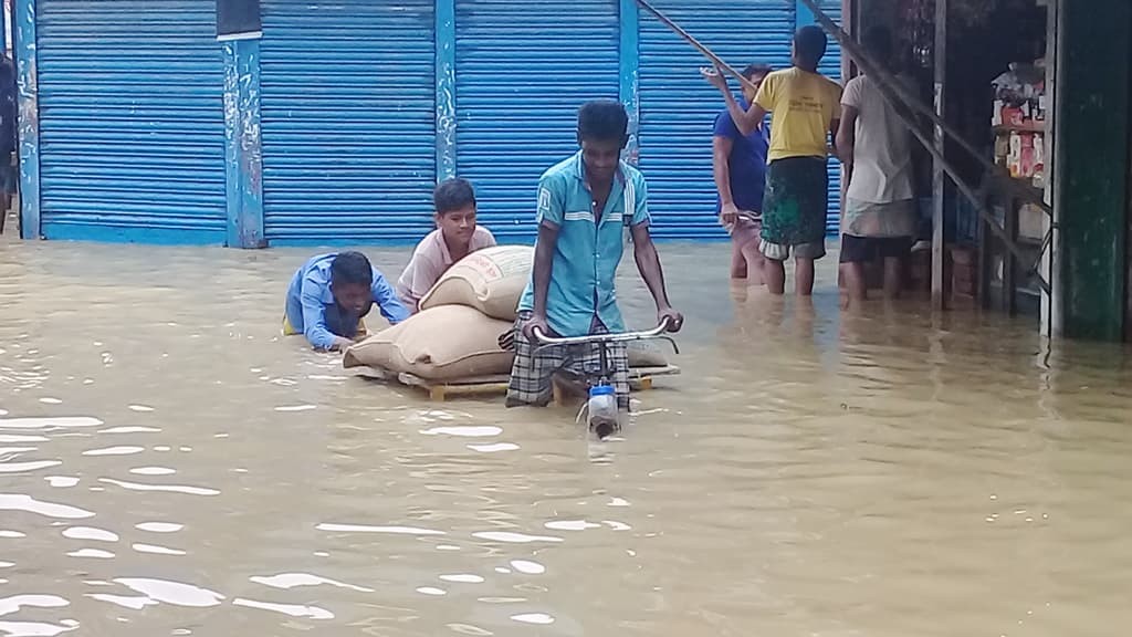 বন্যা পরিস্থিতির কিছুটা উন্নতি