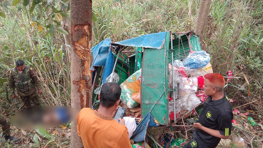 সাজেকে পণ্যবাহী গাড়ি নিয়ন্ত্রণ হারিয়ে পাহাড়ের খাদে, যুবক নিহত