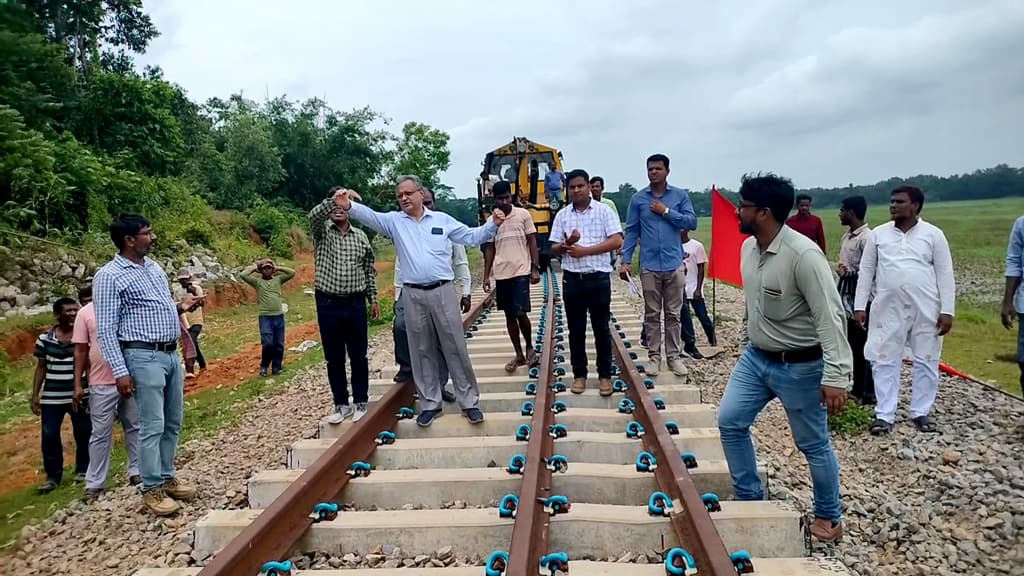 আখাউড়া-আগরতলা রেলপথে পরীক্ষামূলক ট্রেন চলাচল আগস্টেই 