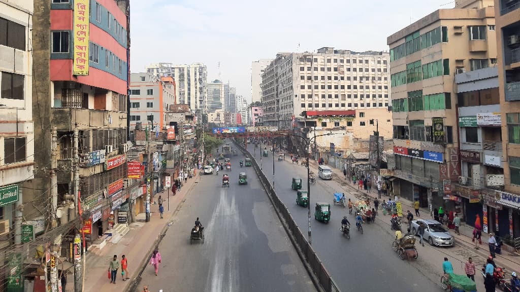 বিএনপির সমাবেশ: রাজধানী গণপরিবহনশূন্য, সড়কে সতর্ক পুলিশ