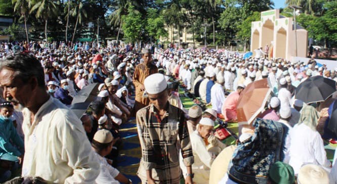 বান্দরবানে হাজারো মুসল্লির একযোগে ঈদের নামাজ আদায়