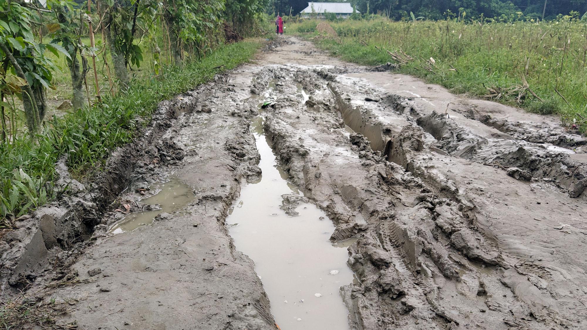 বেলাবতে সড়কের বেহাল দশা, জনদুর্ভোগ চরমে