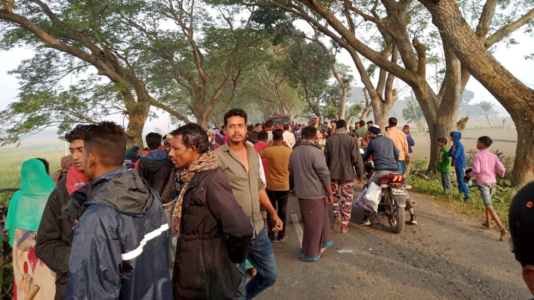 জীবননগরে সড়ক দুর্ঘটনায় ছেলে নিহত, বাবা আহত