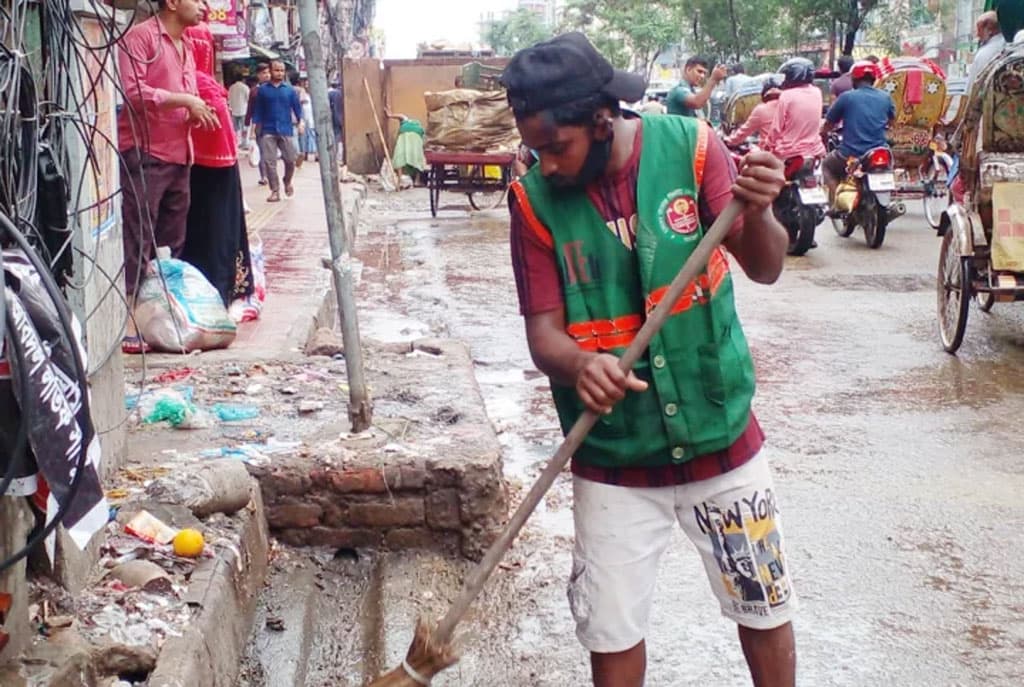 উত্তরে শতভাগ, দক্ষিণে ৭৫ শতাংশ কোরবানির বর্জ্য অপসারণ