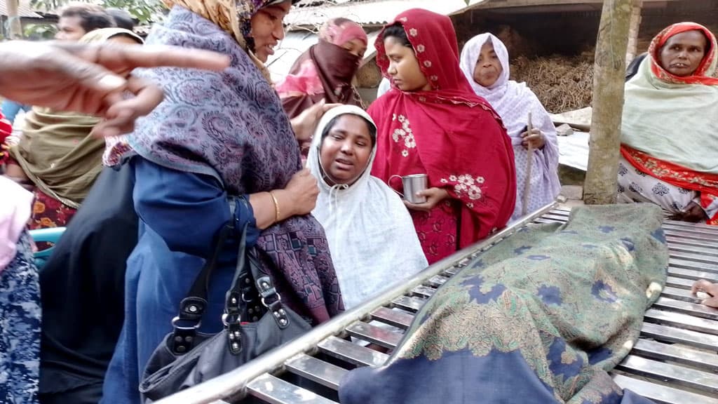 সন্তানের বায়না পূরণই কাল হলো তহমিনার, স্বামী-সন্তান হারিয়ে নির্বাক