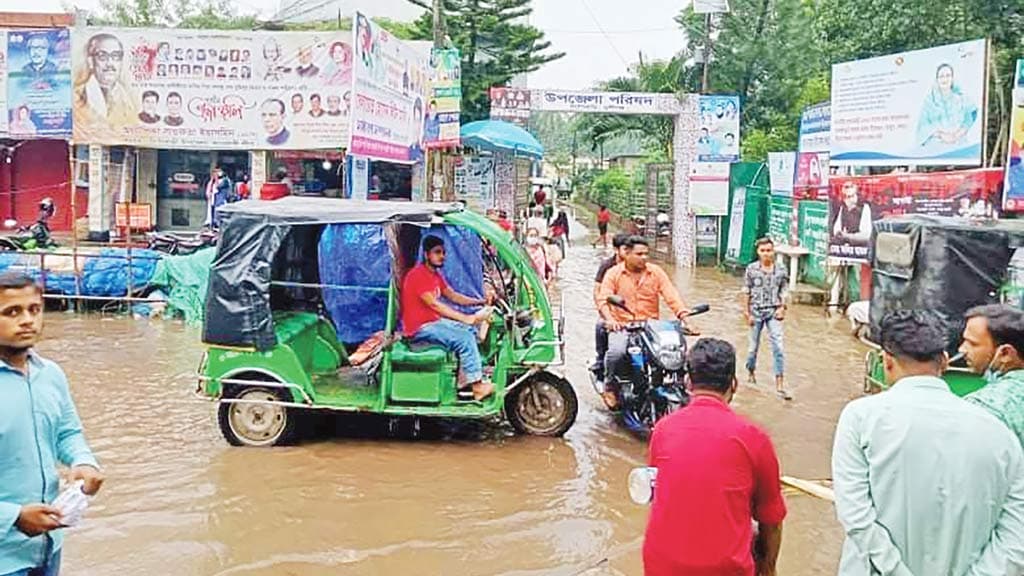 অল্প বৃষ্টিতে জলাবদ্ধতা