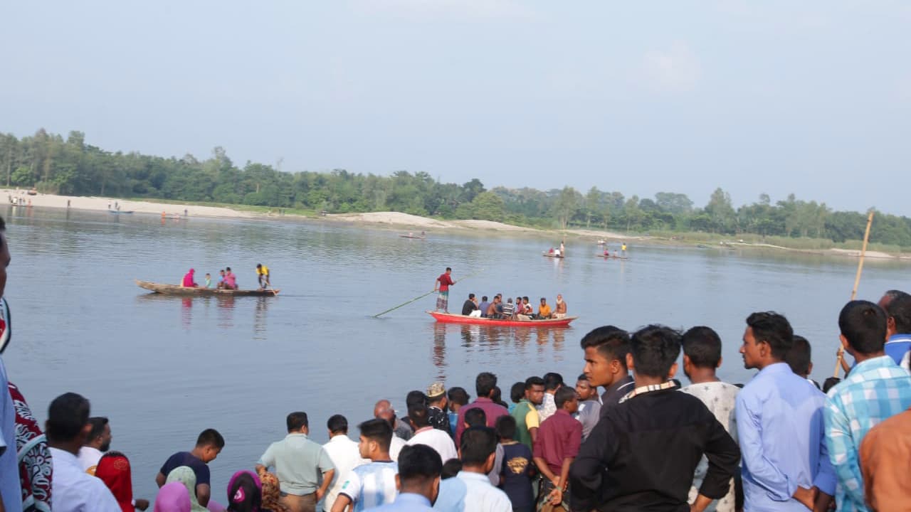 করতোয়ায় নৌকাডুবির  ৯ দিন পরও চলছে উদ্ধারকাজ