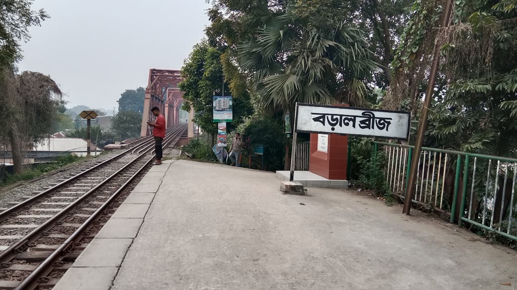 দৌড়ে উঠতে গিয়ে পড়ে যান ব্যবসায়ী, ট্রেনে কাটা পড়ে পা বিচ্ছিন্ন 