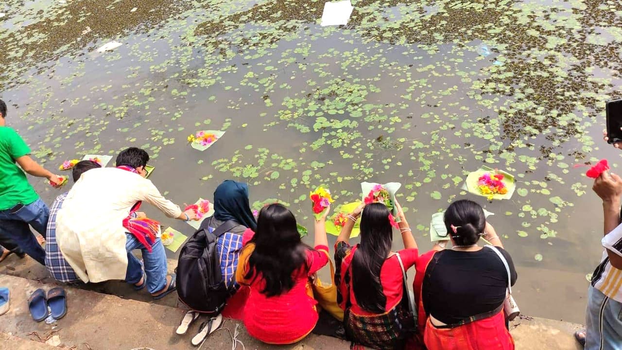 বিজু উৎসবে ক্ষুদ্র নৃগোষ্ঠীর শিক্ষার্থীদের শোভাযাত্রা