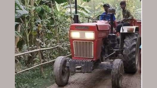 সিঙ্গাইরে গ্রামীণ সড়কের সর্বনাশ করছে ইটভাটার ট্রাক ও ট্রলি