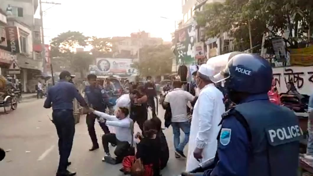 কেরানীগঞ্জে পুলিশ-বিএনপি সংঘর্ষ, রাবার বুলেট ও টিয়ারশেল নিক্ষেপ