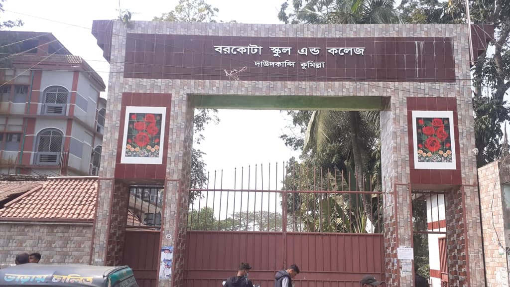 ভর্তিতে বাড়তি ফি মিলছে না রসিদও