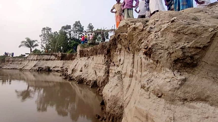 হাজারও স্বপ্ন কেঁড়ে নিচ্ছে যমুনা