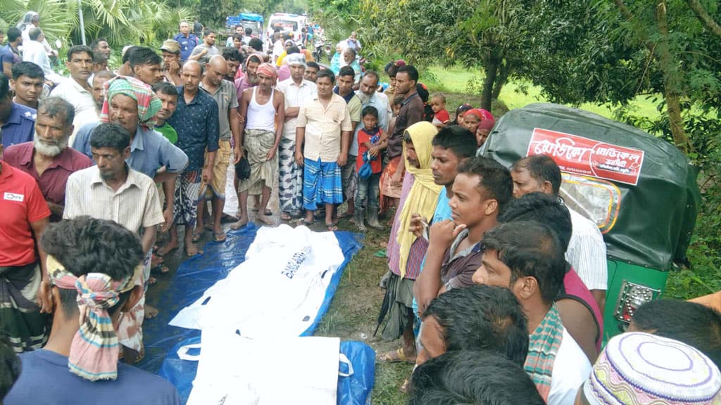 চাঁপাইনবাবগঞ্জে ট্রলির সঙ্গে সংঘর্ষে অটোরিকশার ২ যাত্রী নিহত