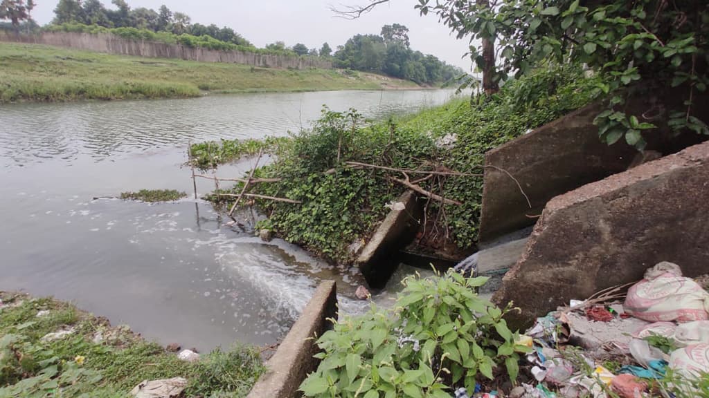 গৃহস্থালীর বর্জ্যে নদ দূষণ