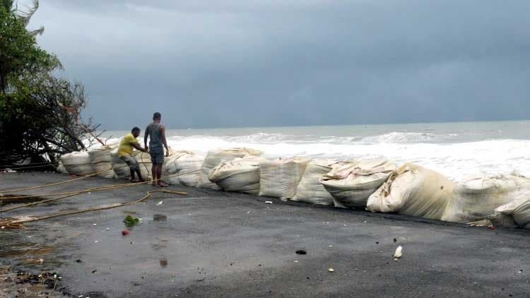 বুধবার খুলনা উপকূলে আঘাত হানতে পারে ঘূর্ণিঝড় ‘ইয়াস’