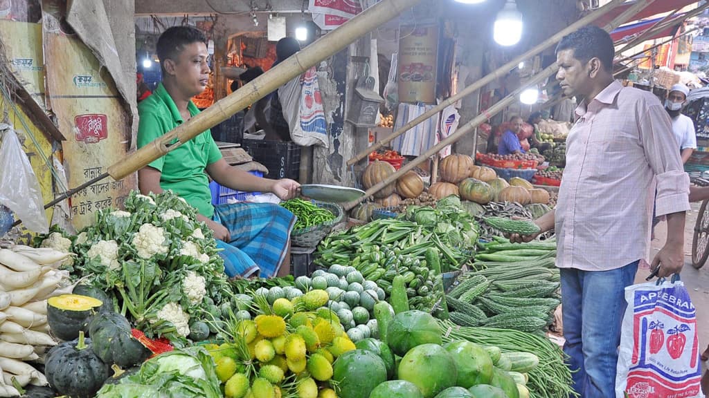 রোজার শুরুতে বাজারে ‘আগুন’